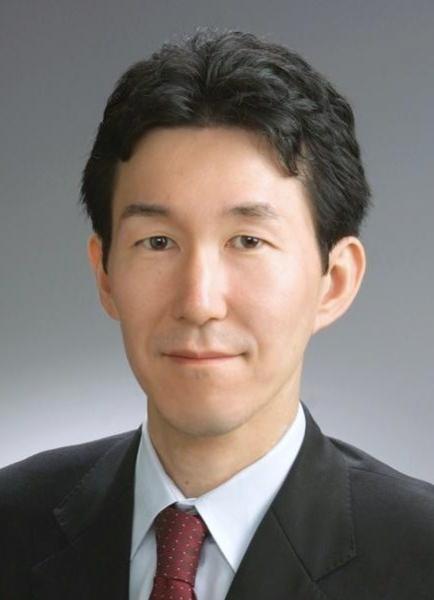 岡三証券株式会社 企業調査部 第一グループ シニアセクターアナリスト (電力・ガス・石油、運輸・倉庫担当) 山崎　慎一　氏